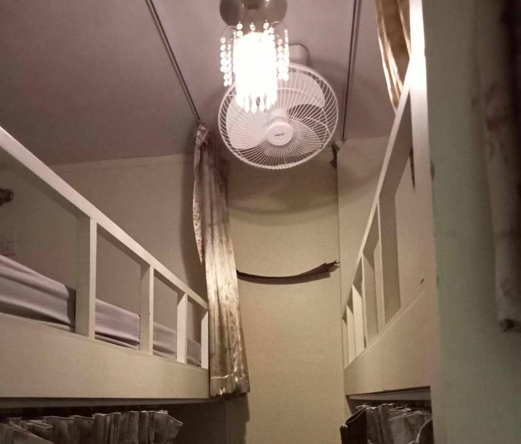 Smile Capsule Hostel Чиангмай Экстерьер фото