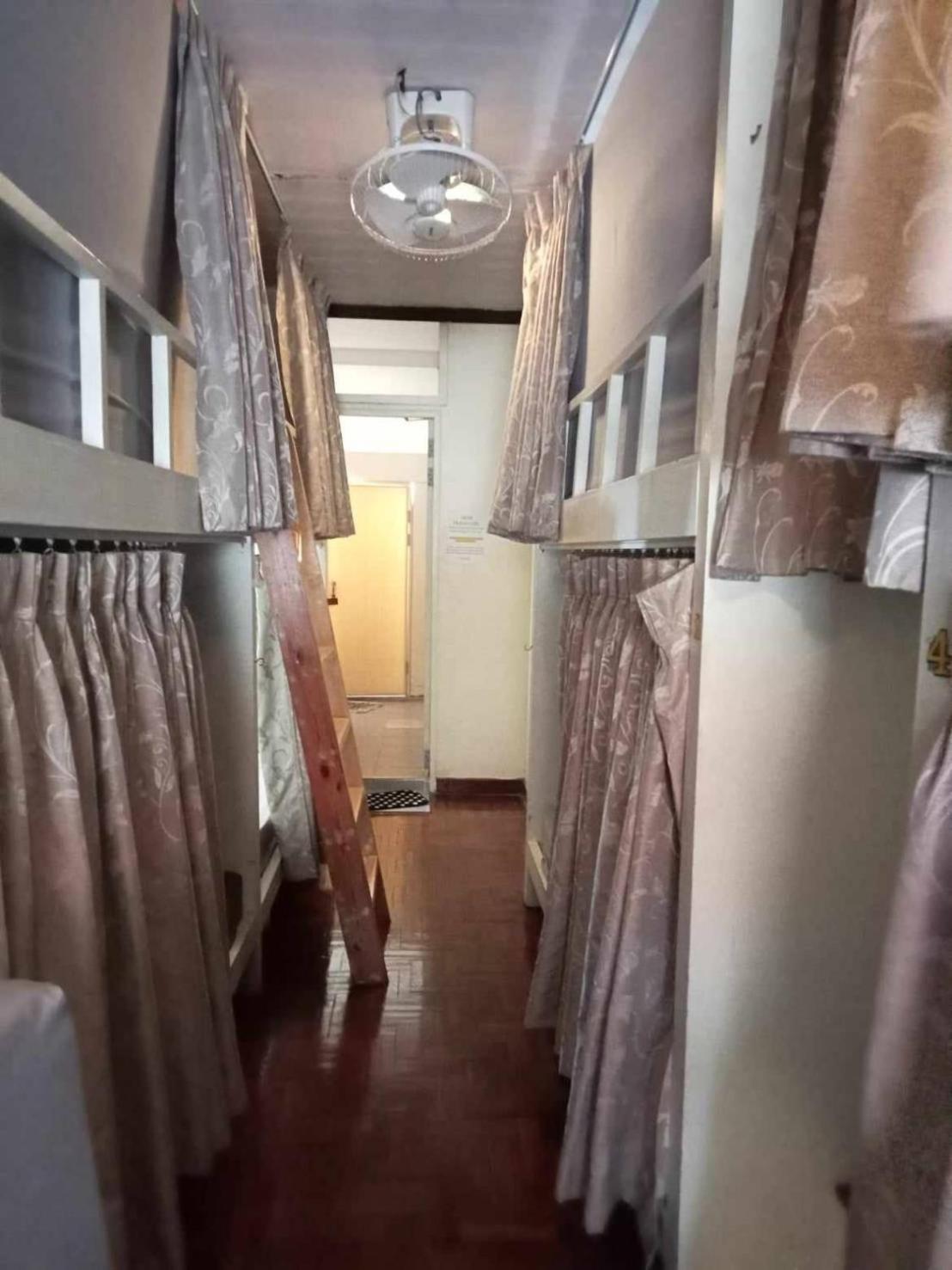 Smile Capsule Hostel Чиангмай Экстерьер фото